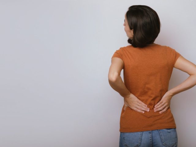 腰痛に効くツボ7選を紹介！ツボの正しい押し方や注意点を解説