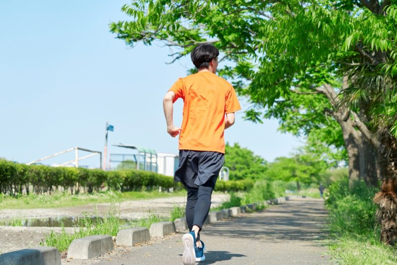 ランニングによる股関節の痛みをどうにかしたい！原因や改善方法を解説 | くまのみ整骨院グループ