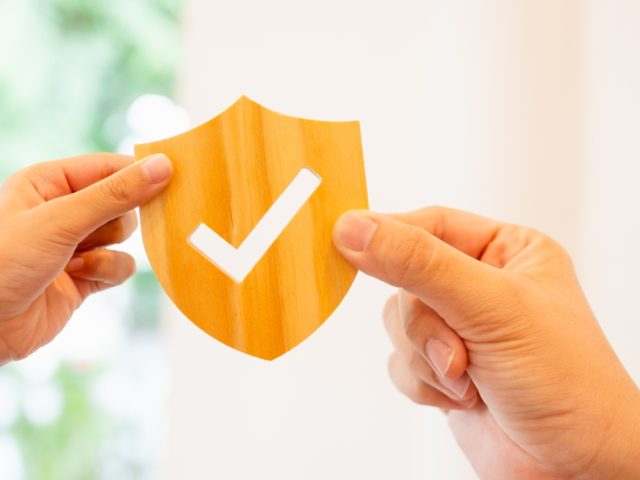 肩こりは保険適用できるのか？適用外でも見てもらうメリット、肩こりの予防法を解説